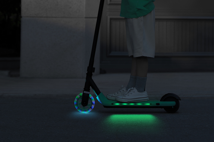 Ninebot eKickScooter ZING A6_Lifestyle picture_Ambient lights-720x480_72